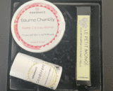 ensemble de produits bio au monoï